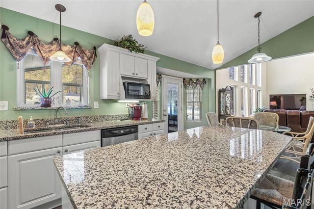 10 Crystal Lake Court, Festus, MO 63028