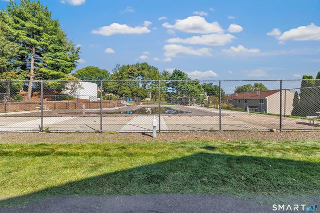 16 Monticello Drive 16, Branford, CT 06405