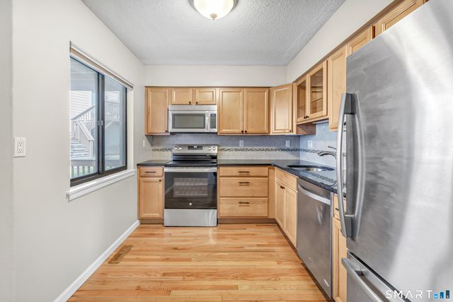 16 Monticello Drive 16, Branford, CT 06405