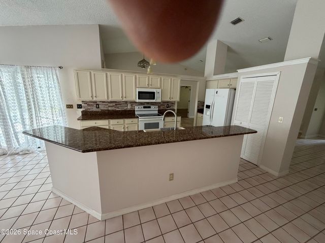 649 Evergreen Street NE, Palm Bay, FL 32907