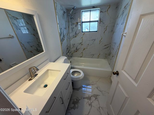 649 Evergreen Street NE, Palm Bay, FL 32907