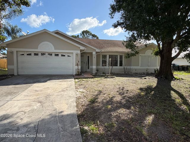 649 Evergreen Street NE, Palm Bay, FL 32907