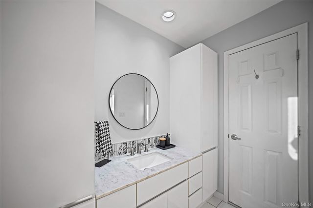 11 Susan Court, Deer Park, NY 11729