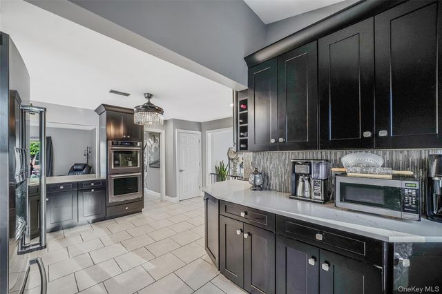 11 Susan Court, Deer Park, NY 11729