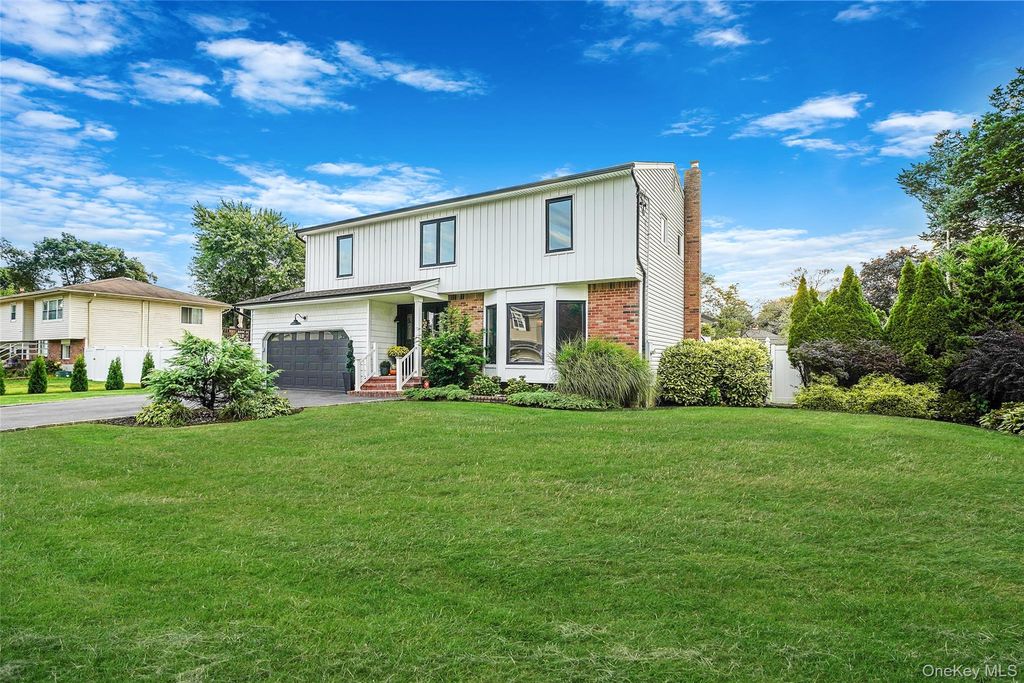 11 Susan Court, Deer Park, NY 11729 — exterior