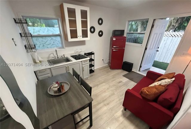 661 NE 164th Ter, Miami, FL 33162