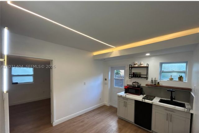 661 NE 164th Ter, Miami, FL 33162