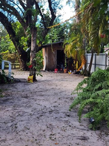 661 NE 164th Ter, Miami, FL 33162