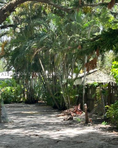 661 NE 164th Ter, Miami, FL 33162