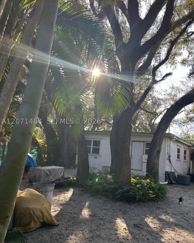 661 NE 164th Ter, Miami, FL 33162
