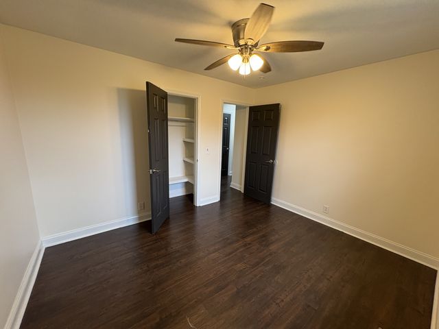 200 S Valley Rd, Hendersonville, TN 37075