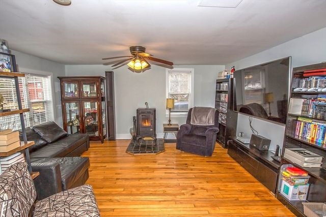 88 South St, Agawam, MA 01001