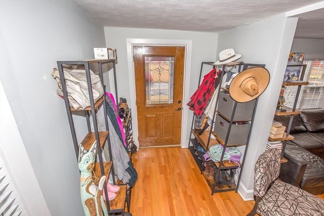 88 South St, Agawam, MA 01001