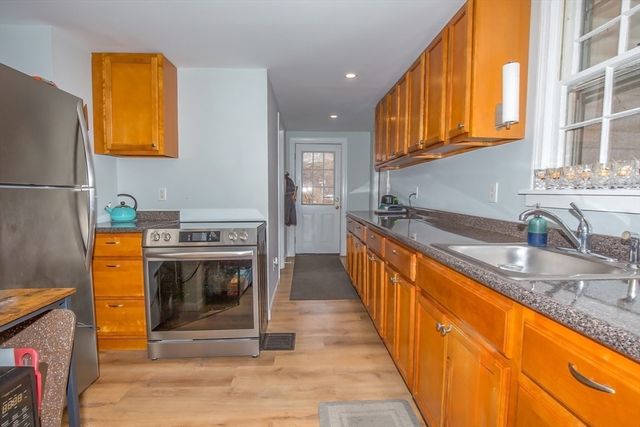 88 South St, Agawam, MA 01001