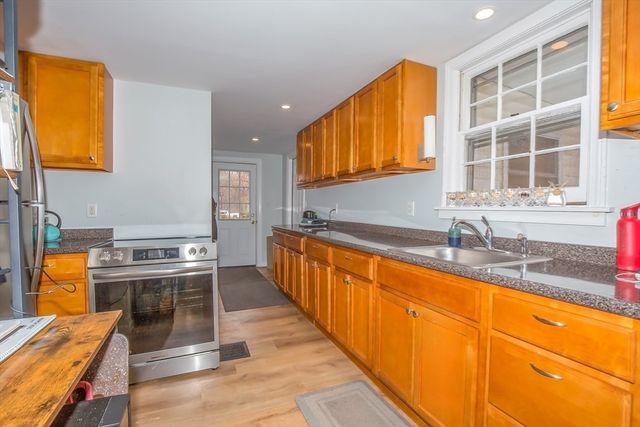 88 South St, Agawam, MA 01001