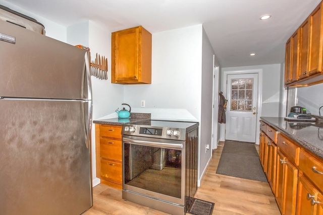 88 South St, Agawam, MA 01001