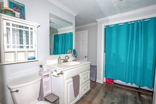 88 South St, Agawam, MA 01001