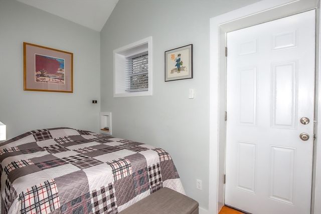 88 South St, Agawam, MA 01001