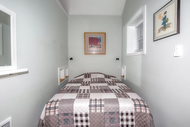 88 South St, Agawam, MA 01001
