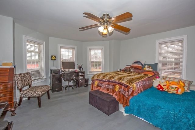 88 South St, Agawam, MA 01001