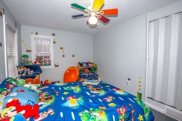 88 South St, Agawam, MA 01001