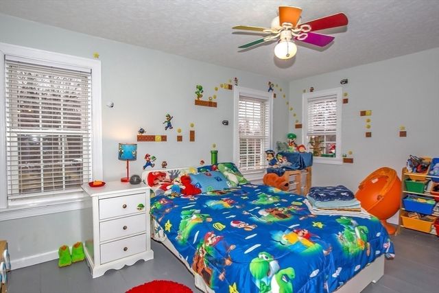 88 South St, Agawam, MA 01001