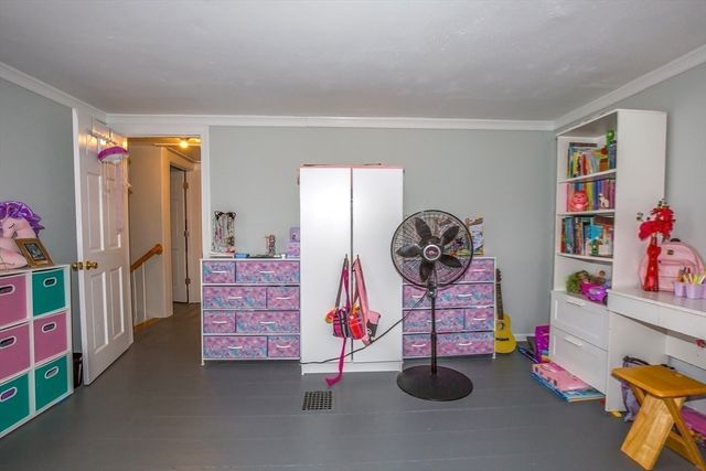 88 South St, Agawam, MA 01001