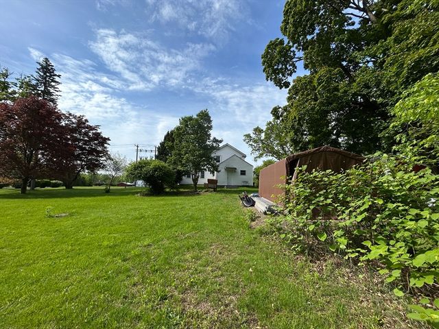 88 South St, Agawam, MA 01001