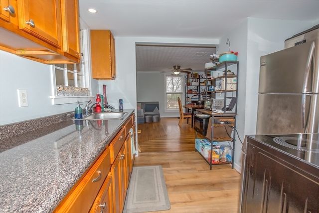 88 South St, Agawam, MA 01001