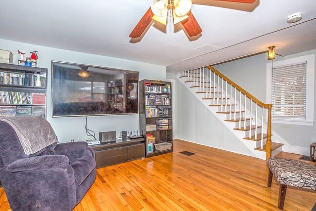 88 South St, Agawam, MA 01001