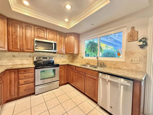 2049 Wind River Rd, El Cajon, CA 92019