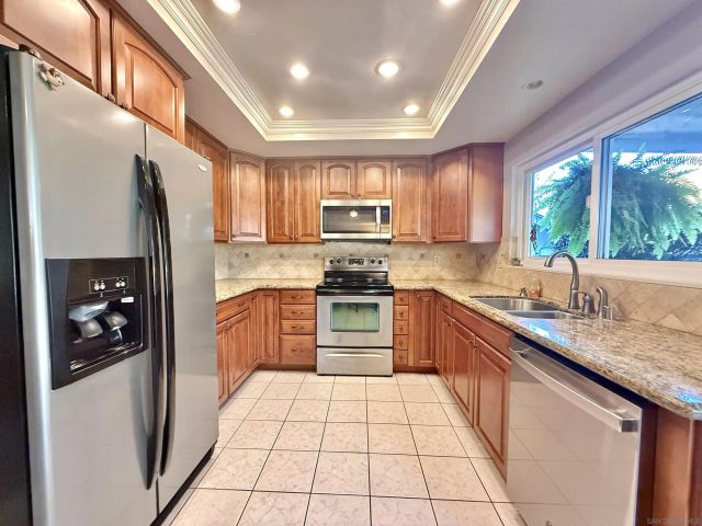 2049 Wind River Rd, El Cajon, CA 92019