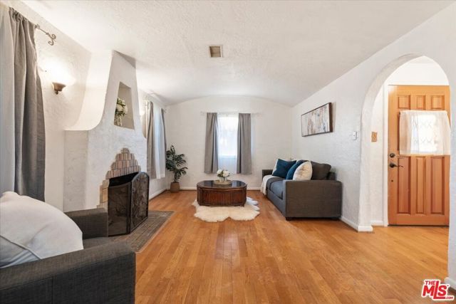 2548 Casitas Avenue, Altadena, CA 91001
