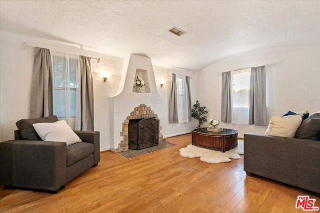 2548 Casitas Avenue, Altadena, CA 91001