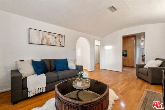 2548 Casitas Avenue, Altadena, CA 91001