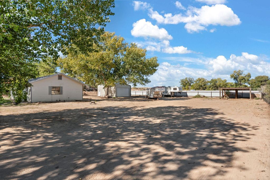 668 Davis Place, Los Lunas, NM 87031
