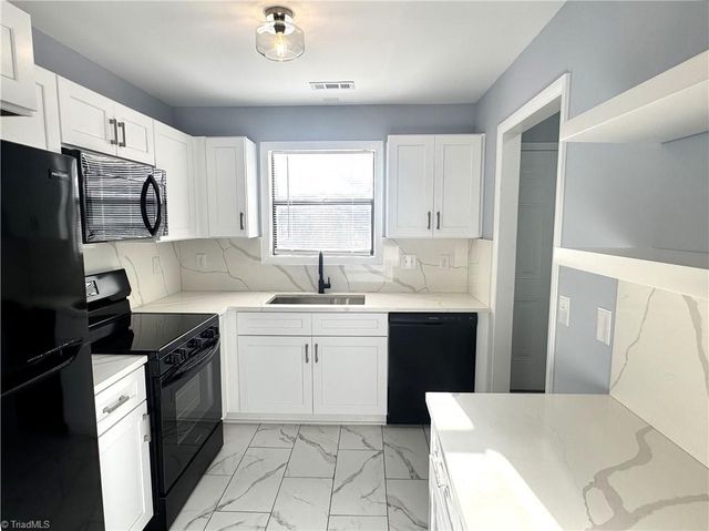 519 Brookside Court, Kernersville, NC 27284