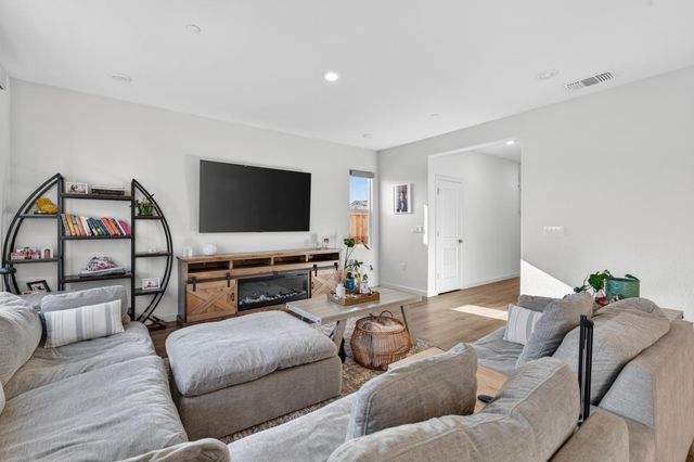 2994 Paine St, Lincoln, CA 95648