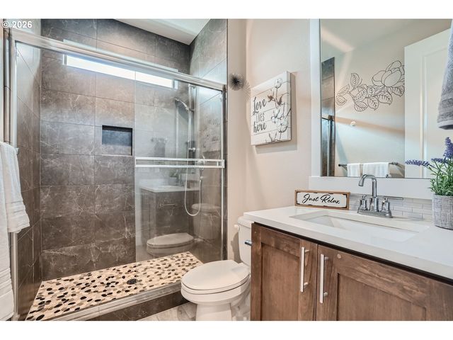 8935 N JUNIPER Cir, Camas, WA 98607