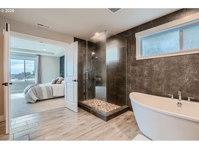 8935 N JUNIPER Cir, Camas, WA 98607