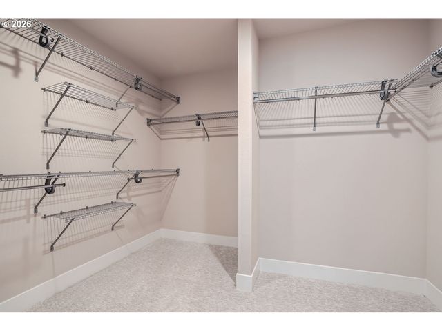 8935 N JUNIPER Cir, Camas, WA 98607
