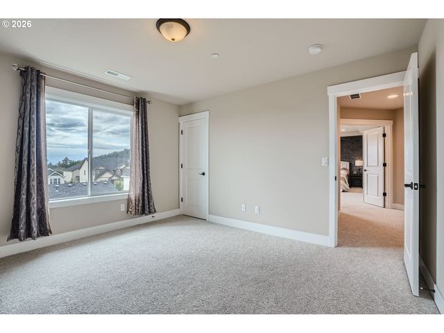 8935 N JUNIPER Cir, Camas, WA 98607