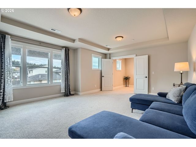 8935 N JUNIPER Cir, Camas, WA 98607