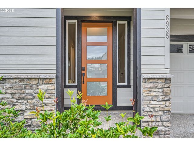 8935 N JUNIPER Cir, Camas, WA 98607