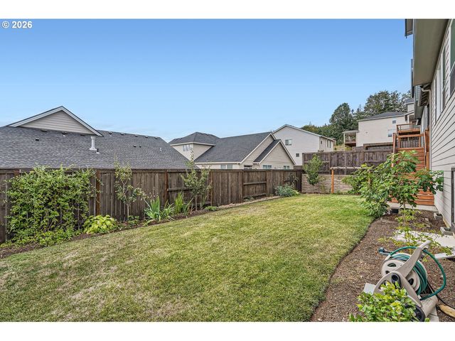 8935 N JUNIPER Cir, Camas, WA 98607