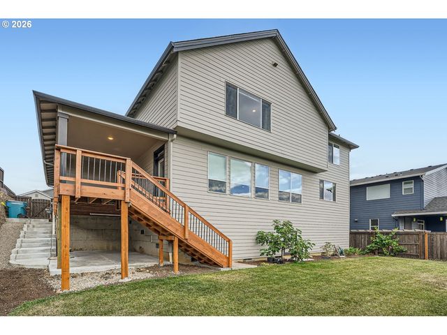 8935 N JUNIPER Cir, Camas, WA 98607
