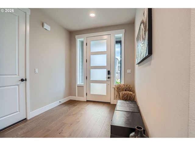 8935 N JUNIPER Cir, Camas, WA 98607