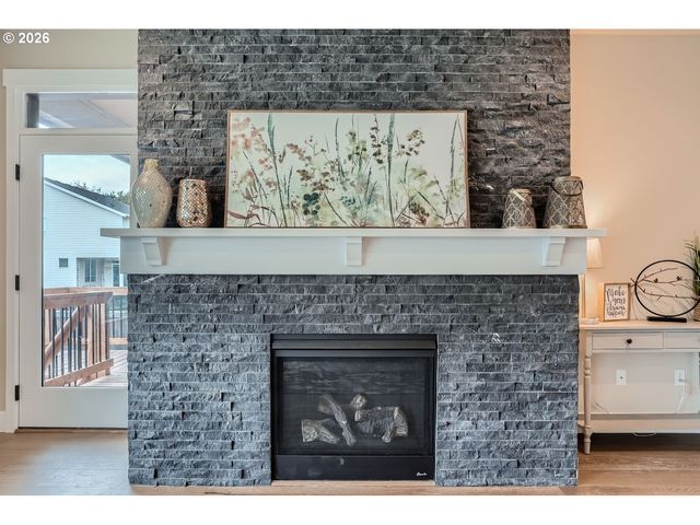 8935 N JUNIPER Cir, Camas, WA 98607