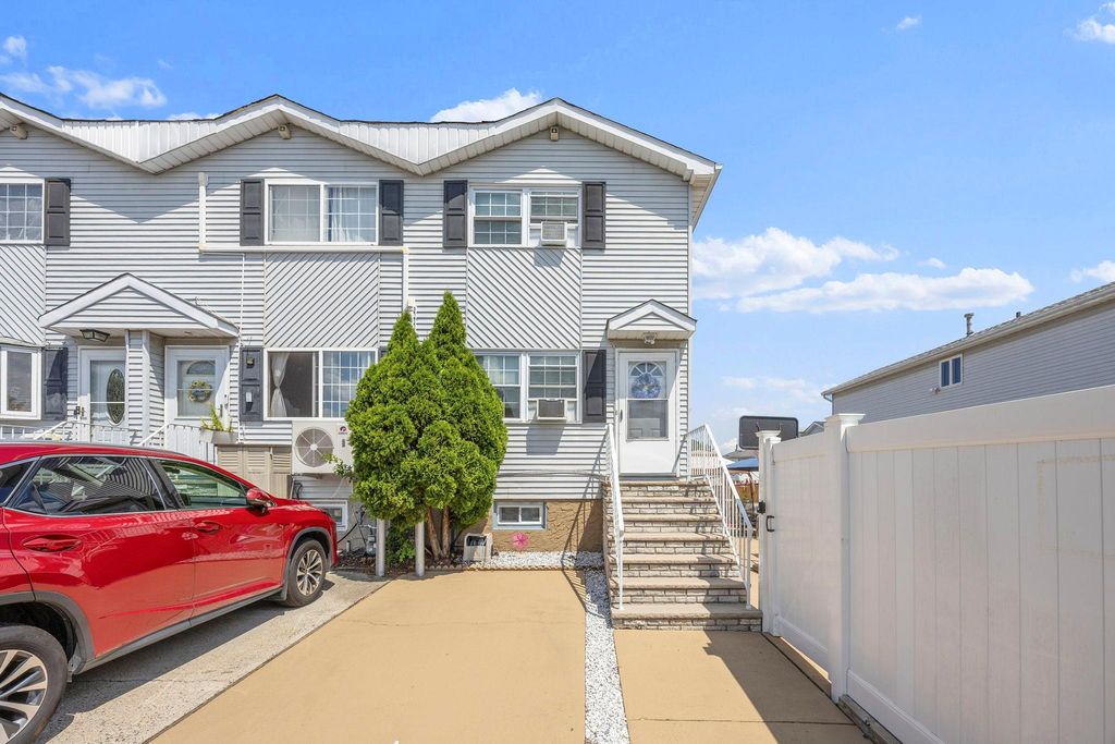 69 Token Street, Staten Island, NY 10312