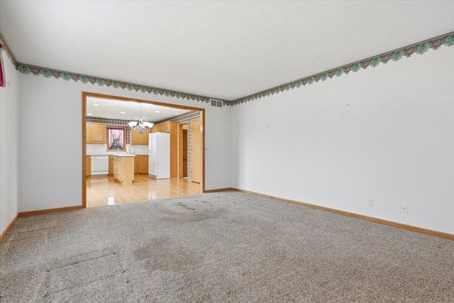 100 DODDS Circle, Council Bluffs, IA 51503